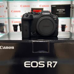 Canon Eos R7