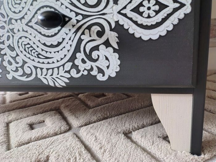 Chest of drawers