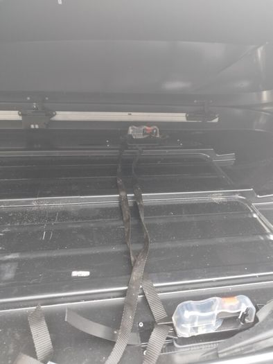 Thule Exodus 470l Roof box and bars