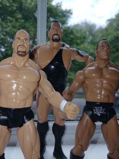Westlers The Rock, Stone Cold and Big Show