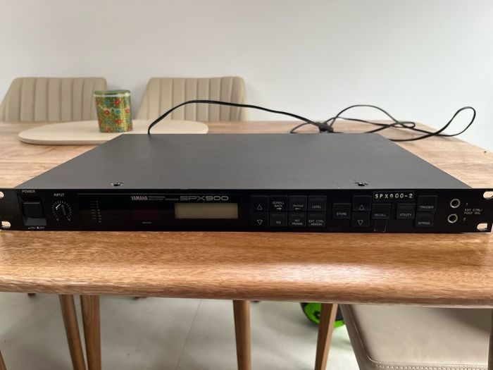 Yamaha SPX 900