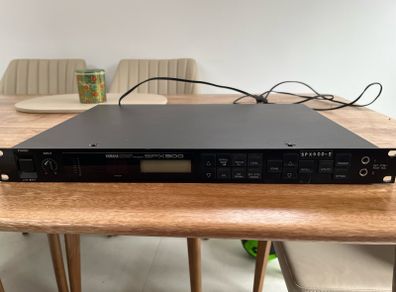 Yamaha SPX 900