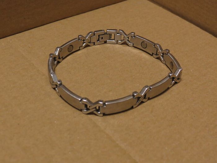 Metal Alloy Magnetic Energy Bracelet for Men