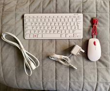 Raspberry Pi 400 (4GB RAM, Mouse, SD Card, HDMI, Power Supply)