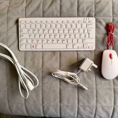 Raspberry Pi 400 (4GB RAM, Mouse, SD Card, HDMI, Power Supply)