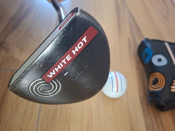 Odyssey Black V-Line White Hot Pro Putter