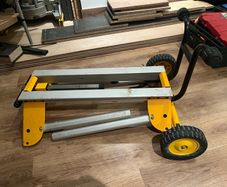 DeWalt DE7400 Heavy Duty Rolling Saw Stand/Workstation