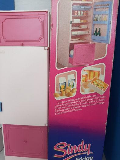 New Sindy vintage unopened Fridge freezer and toy food