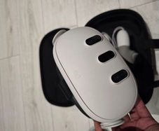 VR Meta Quest 3 512GB - New Condition, Comes with Case + Head strap + Accessories