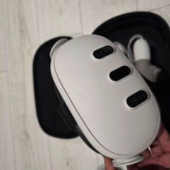 VR Meta Quest 3 512GB - New Condition, Comes with Case + Head strap + Accessories