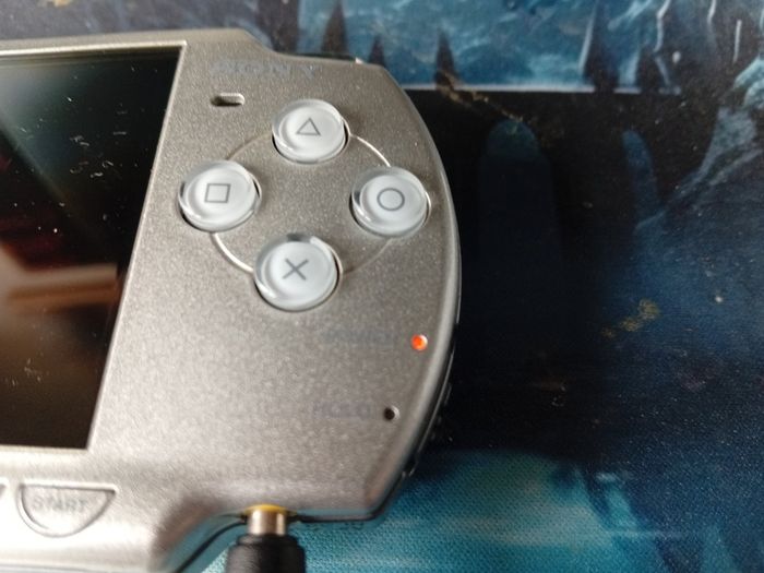 Sony Silver PSP 2003 Console - Works with Digital Games but wont load UMD Disks 16gb sd inc