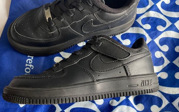 Nike trainers size UK 2.5 excellent condition