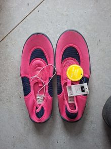 BNWT Pink Aqua Shoes Size 4