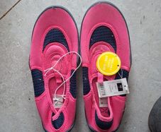 BNWT Pink Aqua Shoes Size 4