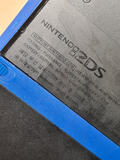 Nintendo 2ds Console Black Blue With Charger