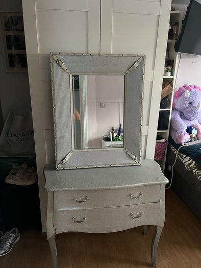 mirror and dressing table