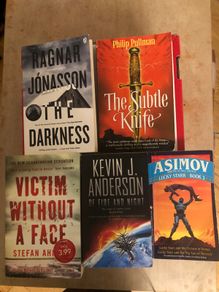 Collection of 6 assorted fiction and sci-fi paperbacks