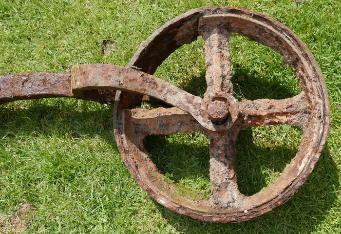 ANTIQUE FORGED IRON FARM WHEEL Rustic Garden Art Beautiful to Display in Your Garden