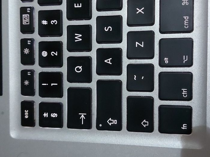 Apple MacBook Pro Model A1278, macOS High Sierra, Intel Core i5, 2.3GHz, 16GB Ram, 128GB SSD, Keyboard issues