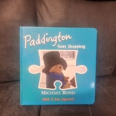 Paddington - Goes Shopping: Jigsaw Book (Hardcover)
