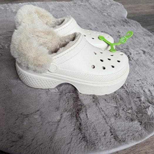 Beige Crocs Stomp Clogs Fuzz Lined Size UK 6-7/EU 39-40With Tags