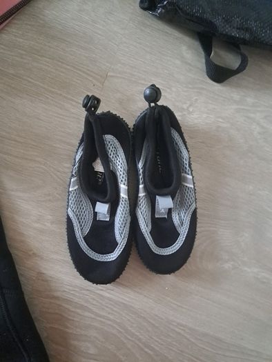 kids wet suit and brand new bench shoes