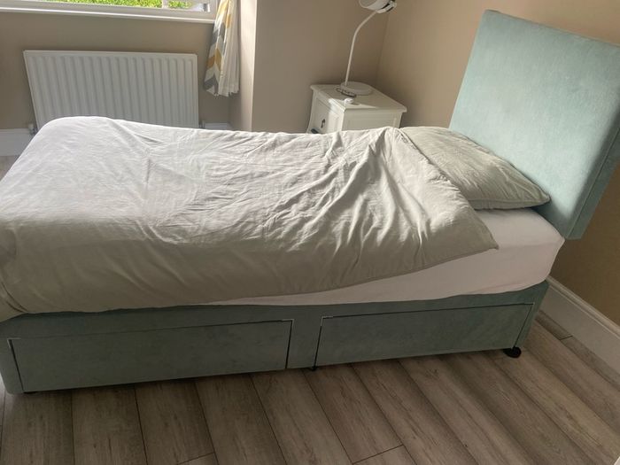 single bed,headboard,mattress