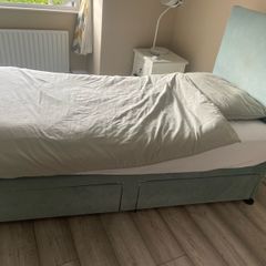 single bed,headboard,mattress