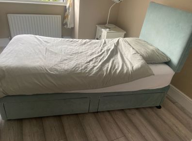 single bed,headboard,mattress