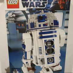 Lego Star Wars 10225 UCS R2-D2 (2012)