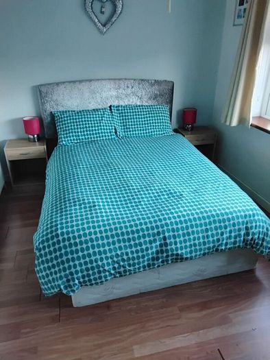 Bed lockers lamps new matress headboard