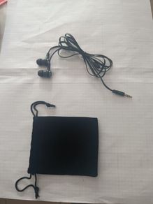 Wired earbuds