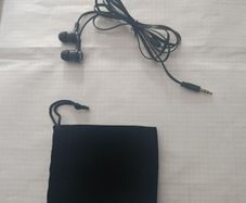 Wired earbuds