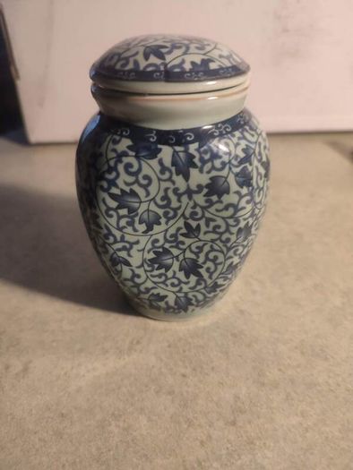 Vintage Embossed Flower Ceramic Jar  Tank Porcelain Crafts Home Decor