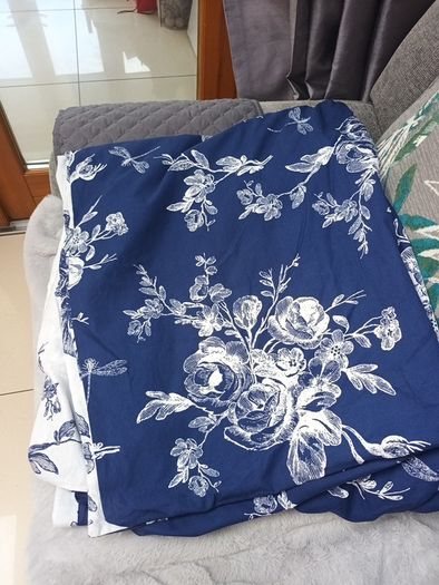 Kingsize Navy /White  Duvet Cover, 2 Pillow Cases.