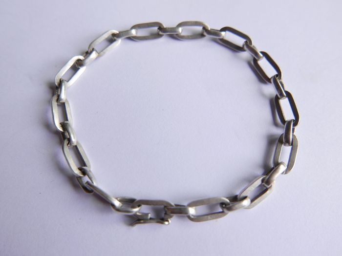 Vintage Sterling Silver Paperclip Chain Bracelet Features Elongated Rectangular Links and a Secure Box Clasp Closure. length 8" - 10,2g