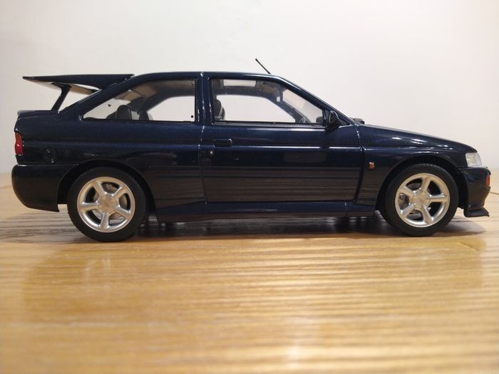 Ford Escort RS Cosworth 1992 Dark Blue Metallic RHD 1/18 New in Box