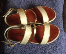 Girls sandals