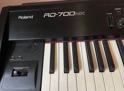 Roland RD- 700NX & Case