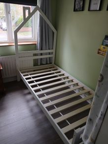 Single bed frame
