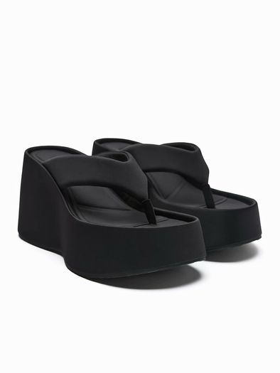 Black platform wedge flipflops Size 39