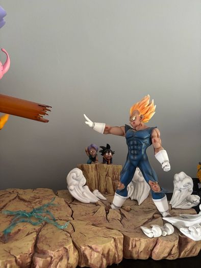 Dragonball Z Vegeta vs Buu VKH resin statue
