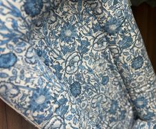 DockAtot/sleepyhead baby nest/pillow (William Morris)