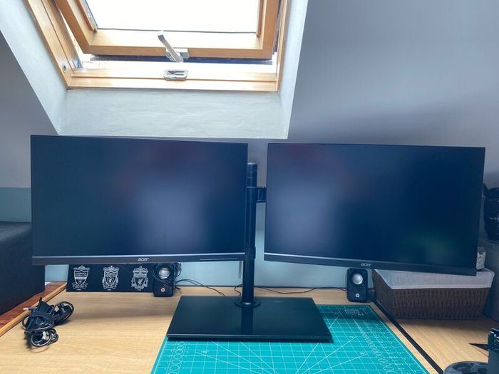 2no Acer LCD Display screens 24