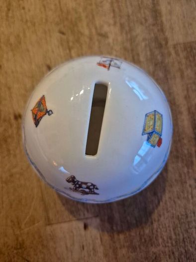 queens china child's money box