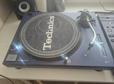 Technics 1210s and Mixer