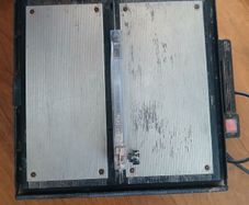Tile cutter with tiling trowel