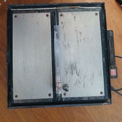 Tile cutter with tiling trowel