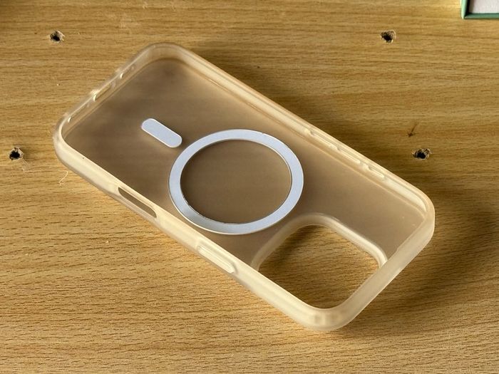 iPhone 16 Pro case translucent Magsafe
