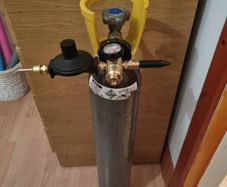 Helium tank and dual valve regulator
